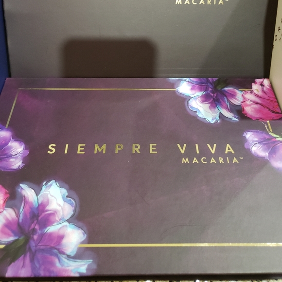 Eyeshadow palette macaria 24 colors - Picture 2 of 2